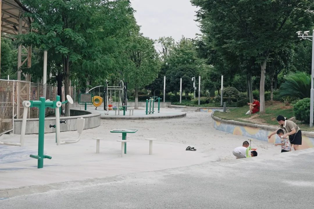 DƬ